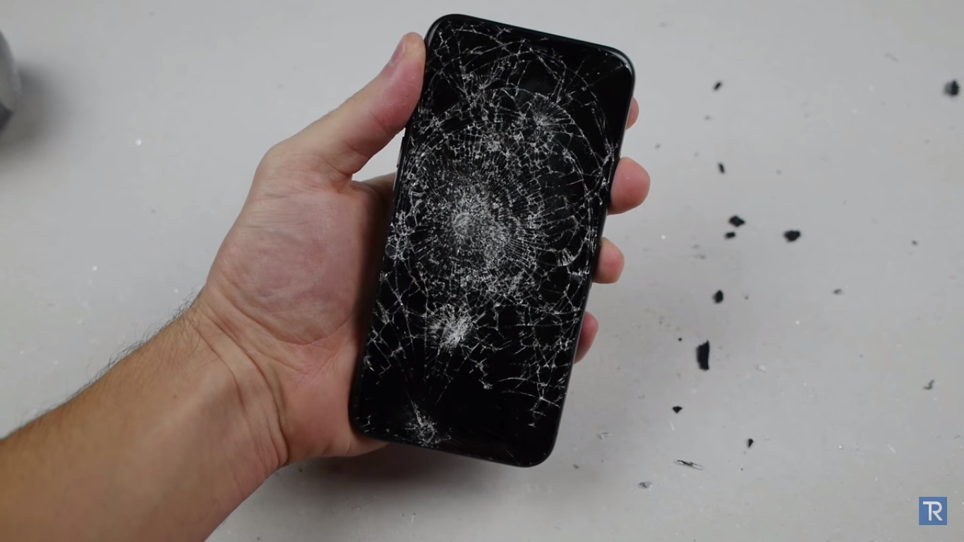 Thử nghiệm thả rơi, tra tấn iPhone
X bằng dao và búa: Mặt lưng có độ bền tốt hơn iPhone 8