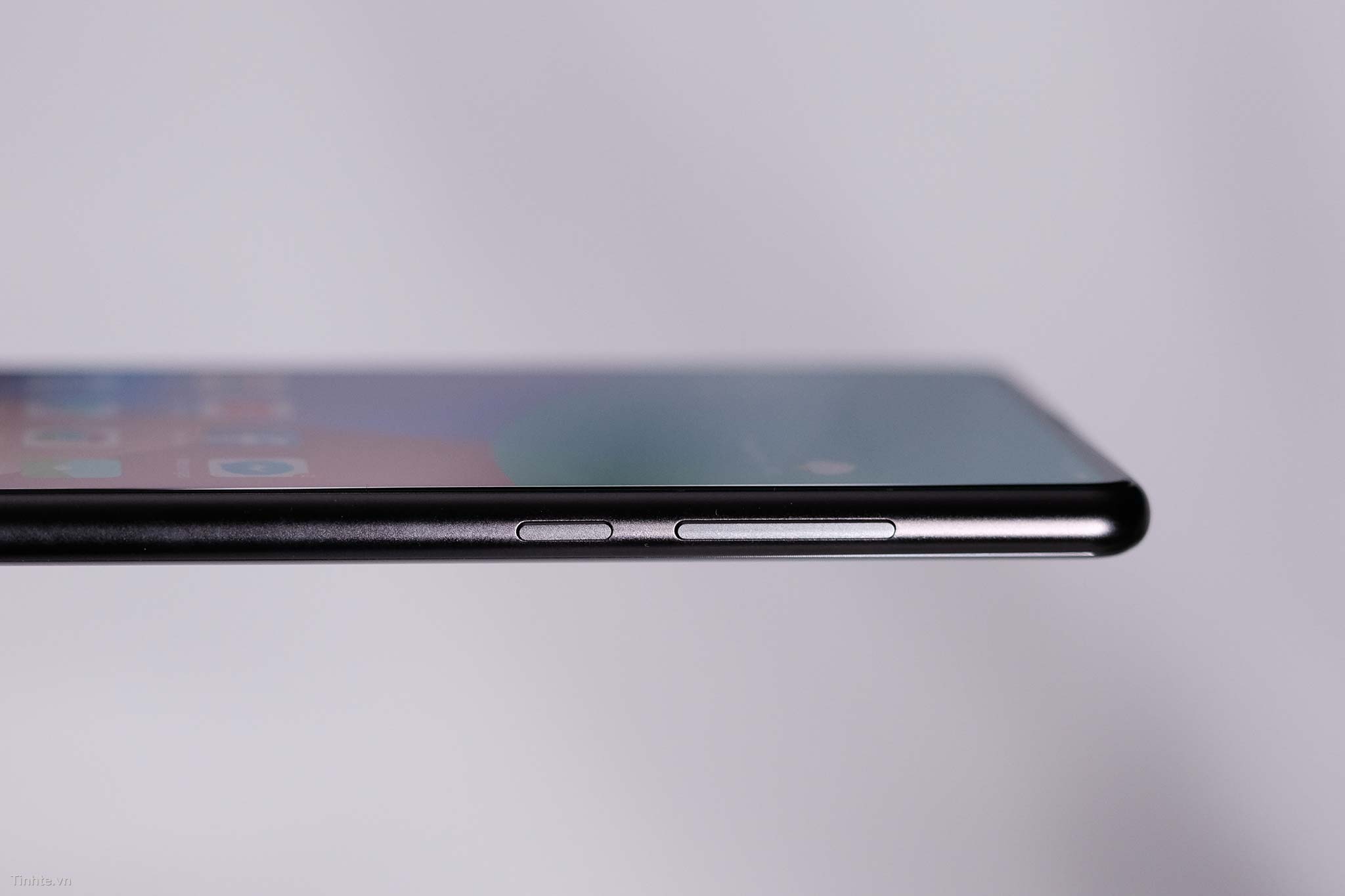 Trên tay Xiaomi Mi Mix 2 chính hãng VN: đẹp cân đối,
hoàn thiện tốt, giá rẻ