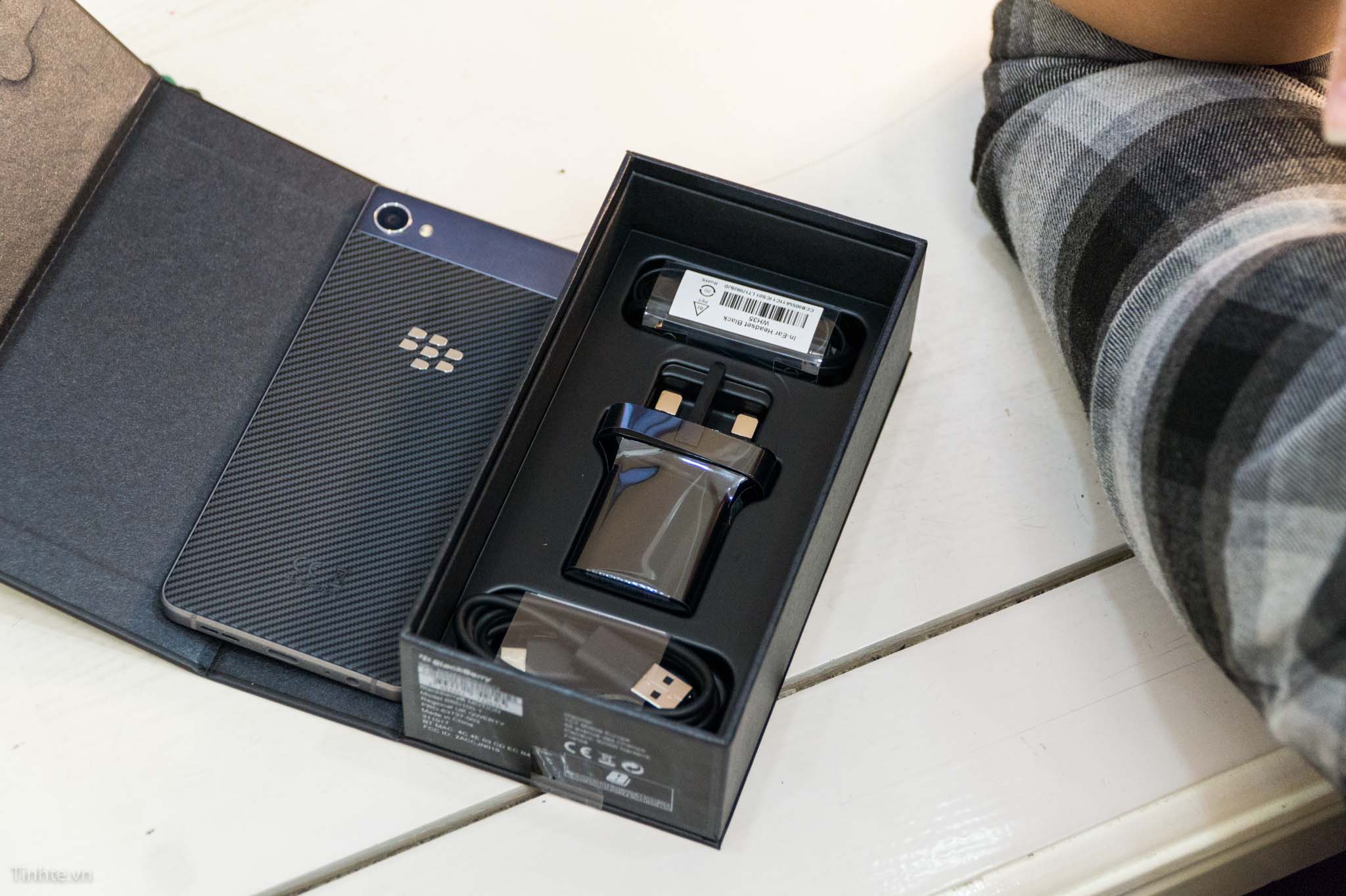 Trên
tay BlackBerry Motion: CPU/RAM như KeyOne, có chống nước,
pin 4000mAh