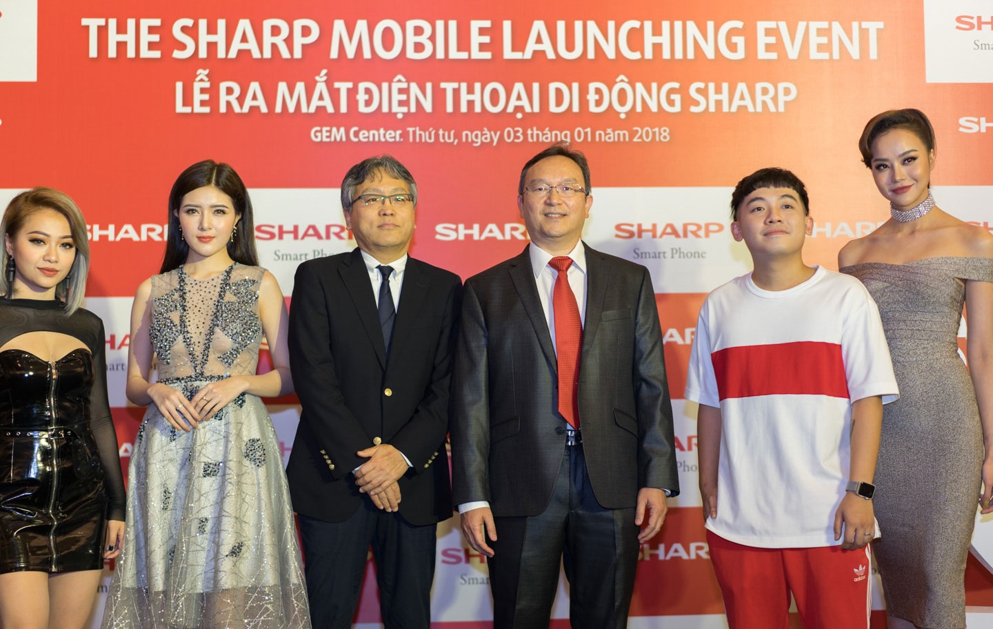 Sharp giới thiệu
loạt điện
thoại mới tại thị trường Việt Nam, giá cao nhất chỉ
6.990.000VNĐ