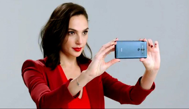 Huawei chính thức
bán Mate 10 Pro tại Mỹ từ
tháng 2, mời nữ diễn viên Gal Gadot làm Giám đốc Trải
nghiệm