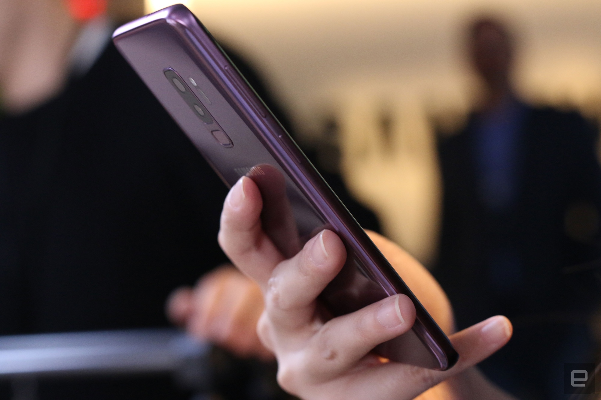 Cận cảnh Galaxy S9/S9+:
Thiết kế thay đổi nhỏ, trải nghiệm tốt hơn nhiều
