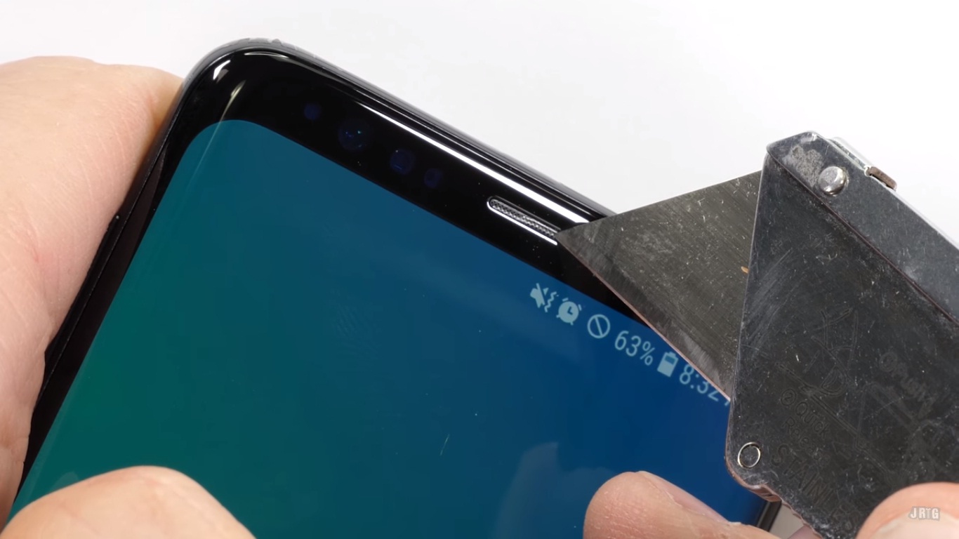 Thử nghiệm độ
bền Galaxy S9/S9+:
Chắc chắn với khung viền được cải tiến
