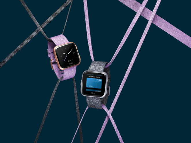 Fitbit ra mắt chiếc
đồng hồ Versa với thiết kế gần giống Apple Watch, giá chỉ
200 USD