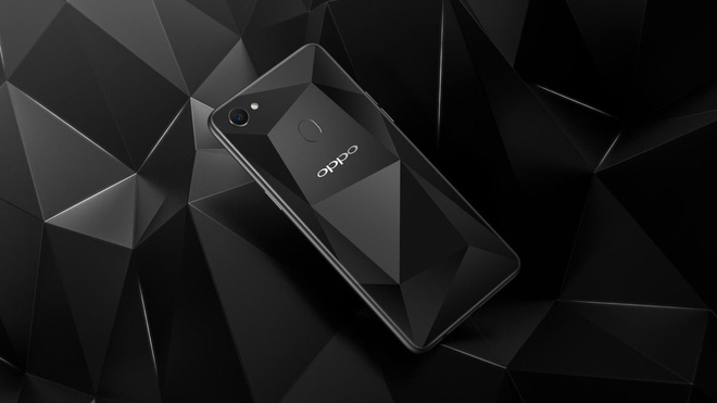 OPPO F7 Diamond
Black Special Edition trình làng, thiết kế nổi bật, 6GB RAM,
giá 412 USD