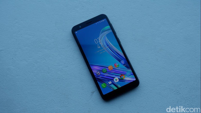 Asus ra mắt ZenFone
Live L1 chạy Android Go với màn hình 18:9, Snapdragon 425