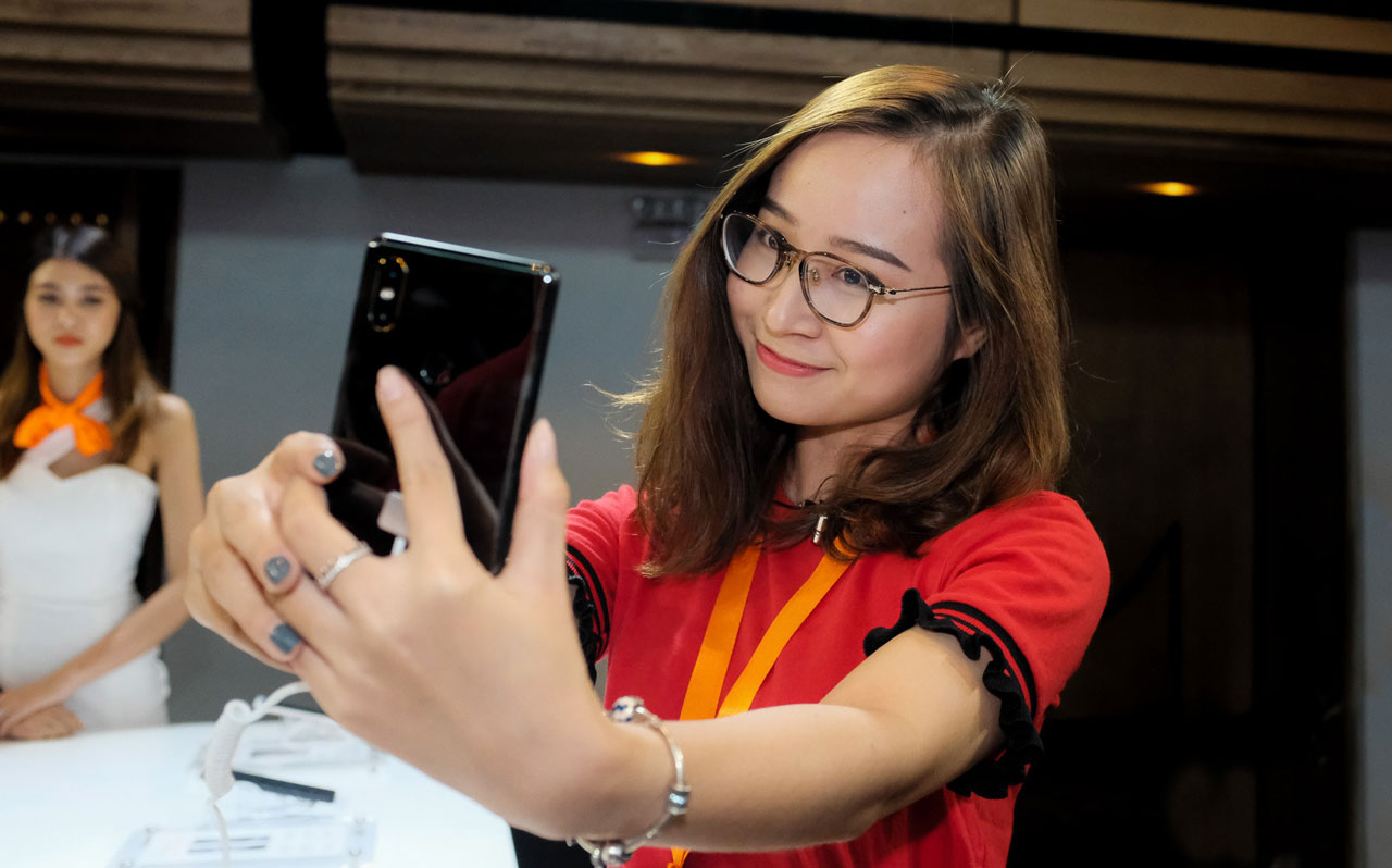 Xiaomi ra mắt Redmi Note 5 và Mi MIX 2S tại Việt Nam:
Camera kép, giá từ 4,790 triệu đồng