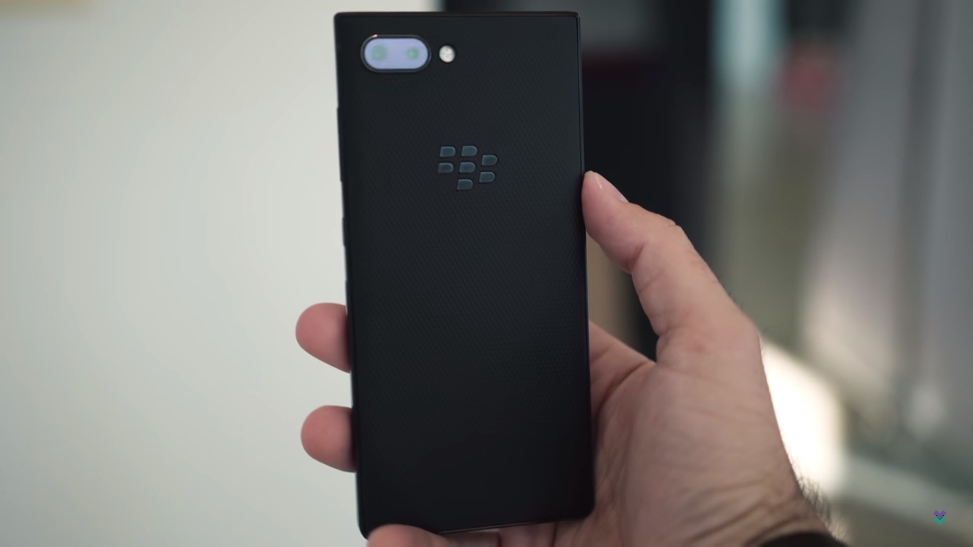 Cận cảnh BlackBerry
KEY2: Thiết kế tương tự KEYone, bàn phím lớn hơn, có camera
kép