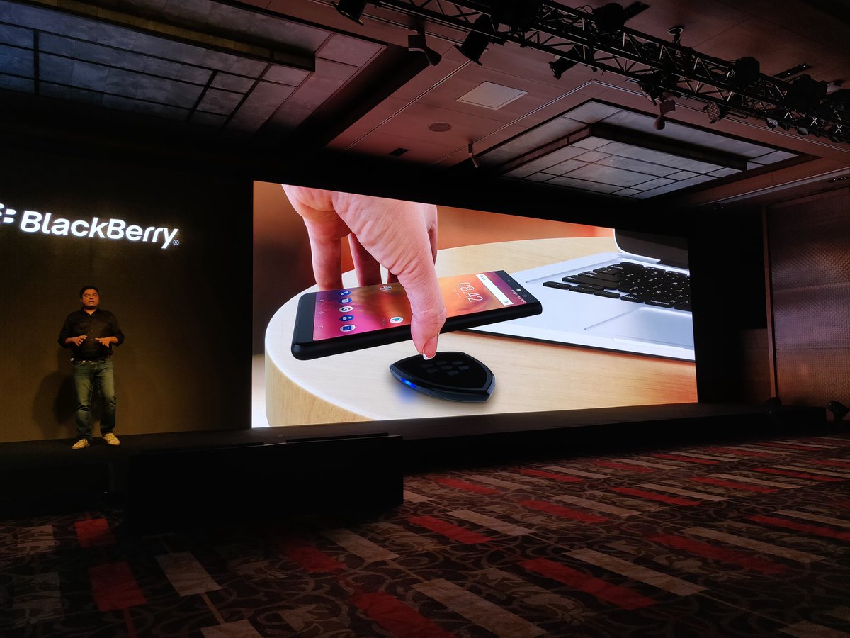 BlackBerry Evolve và Evolve X chính thức ra mắt
tại thị trường Ấn độ với màn hình 18:9, camera kép, giá từ
8.4 triệu