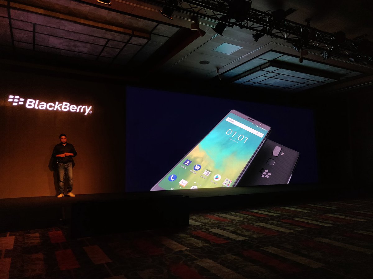 BlackBerry Evolve
và Evolve X chính thức ra mắt tại thị trường Ấn độ với màn
hình 18:9, camera kép, giá từ 8.4 triệu