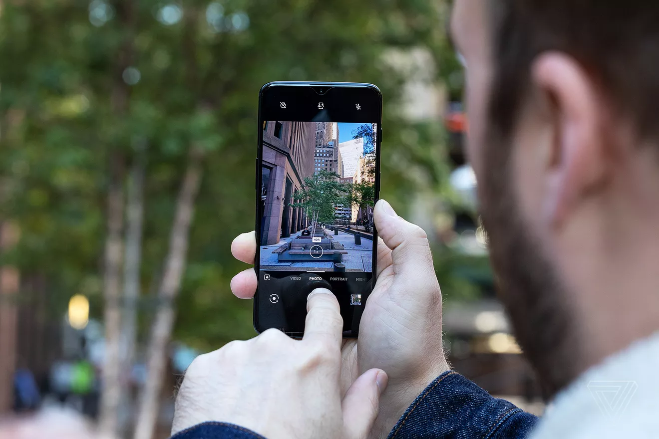 OnePlus 6T ra mắt với cảm biến vân tay dưới màn
hình, cấu hình khủng, giá chỉ 12,8 triệu
