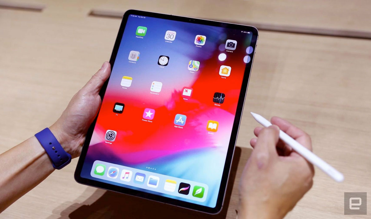 Apple trình làng bộ đôi iPad Pro mới: Thiết kế mới với
viền siêu mỏng, Face ID, Chíp A12X Bionic, Pencil mới có sạc
không dây...