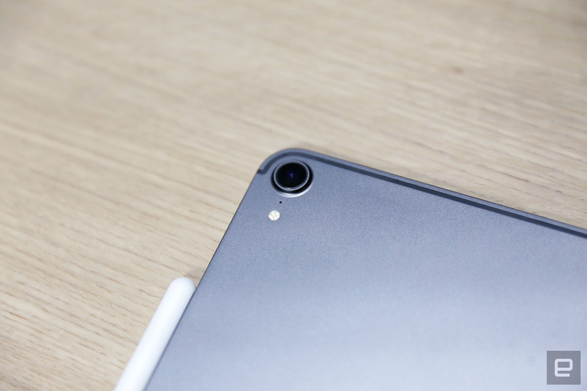 Apple trình làng bộ đôi iPad Pro mới: Thiết kế
mới với viền siêu mỏng, Face ID, Chíp A12X Bionic, Pencil
mới có sạc không dây...