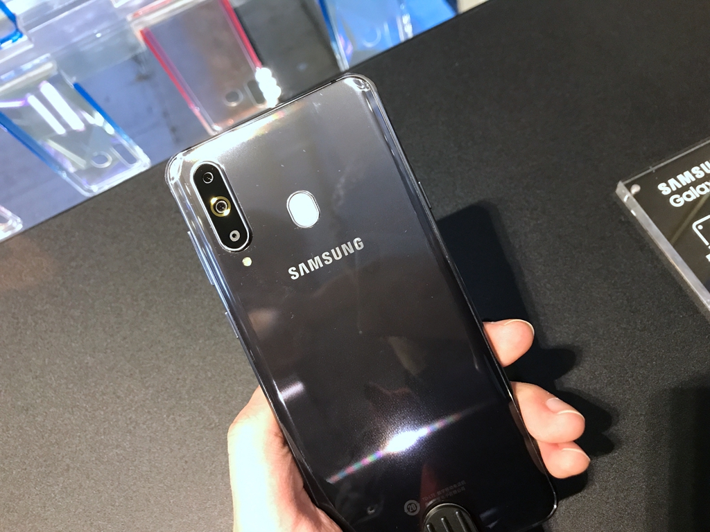 Samsung chính thức ra mắt Galaxy A8s: smartphone
màn hình đục lỗ đầu tiên trên thế giới
