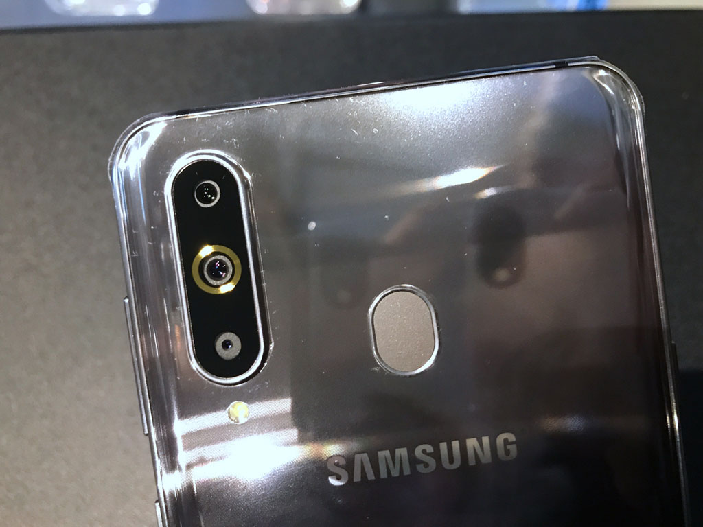 Samsung chính thức ra mắt Galaxy A8s: smartphone
màn hình đục lỗ đầu tiên trên thế giới