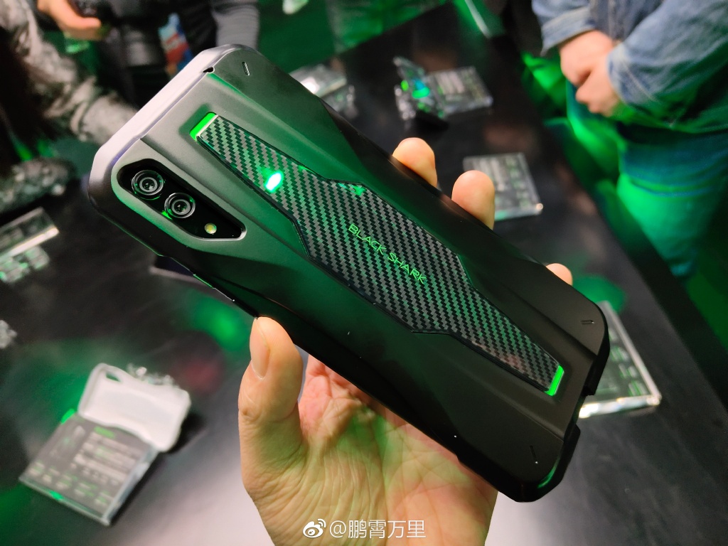 Gaming phone Black Shark 2 ra mắt với Snapdragon 855,
RAM 12GB, tản nhiệt chất lỏng 3.0, pin 4000mAh, giá từ 12
triệu đồng