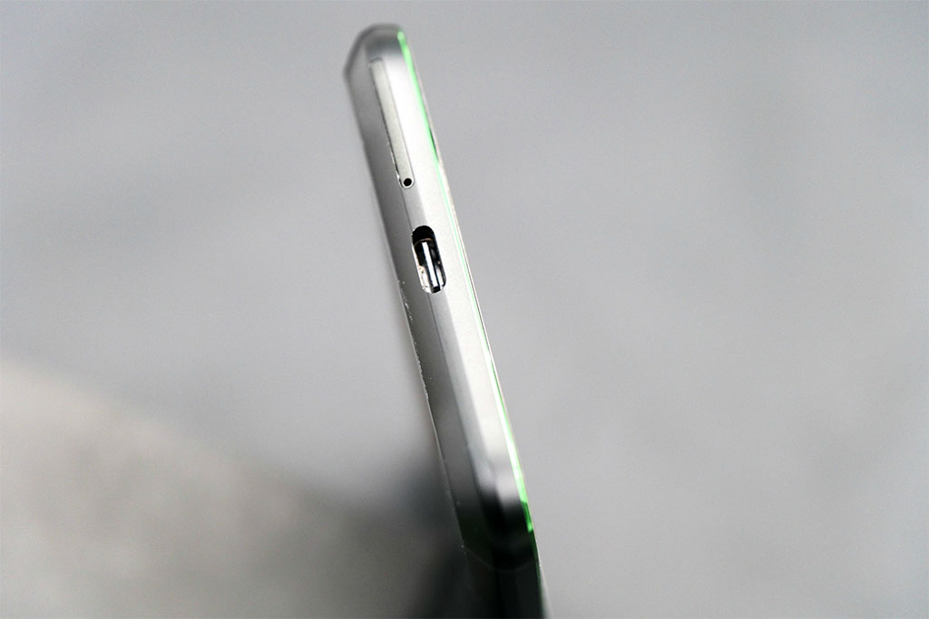 Gaming phone Black Shark 2 ra mắt với Snapdragon
855, RAM 12GB, tản nhiệt chất lỏng 3.0, pin 4000mAh, giá từ
12 triệu đồng