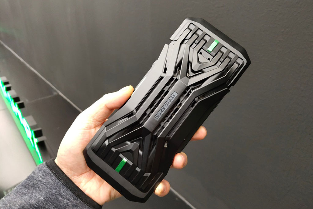 Gaming phone Black Shark 2 ra mắt với Snapdragon
855, RAM 12GB, tản nhiệt chất lỏng 3.0, pin 4000mAh, giá từ
12 triệu đồng