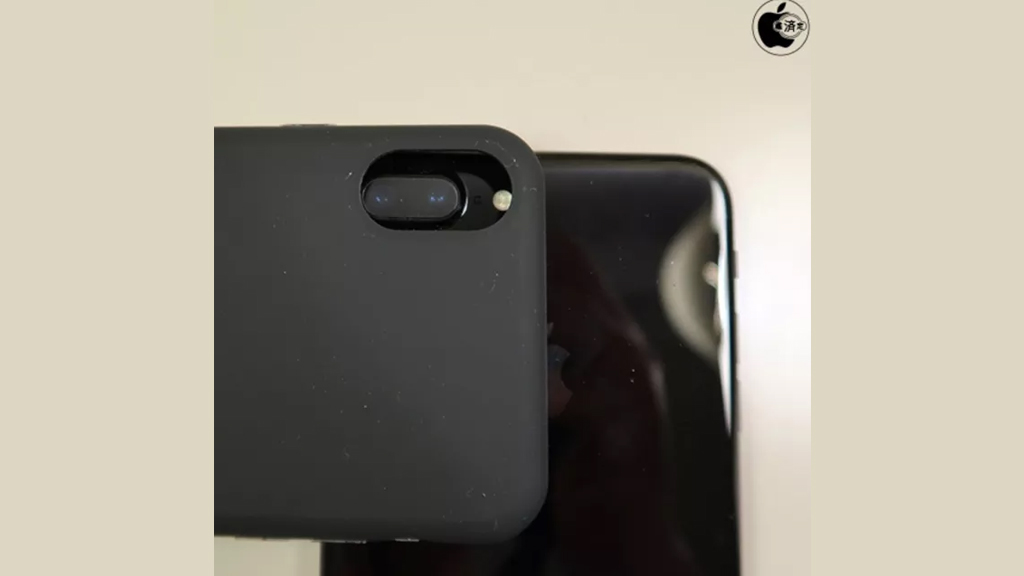 Xuất hiện case được
cho là của iPhone 8, to hơn iPhone 7, camera dọc và không có
Touch ID ở mặt sau