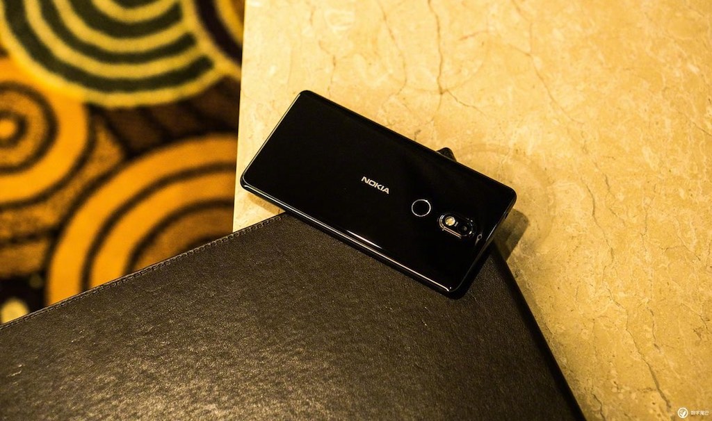 Cận cảnh Nokia 7, smartphone tầm trung với thiết kế bằng kính và kim loại cao cấp