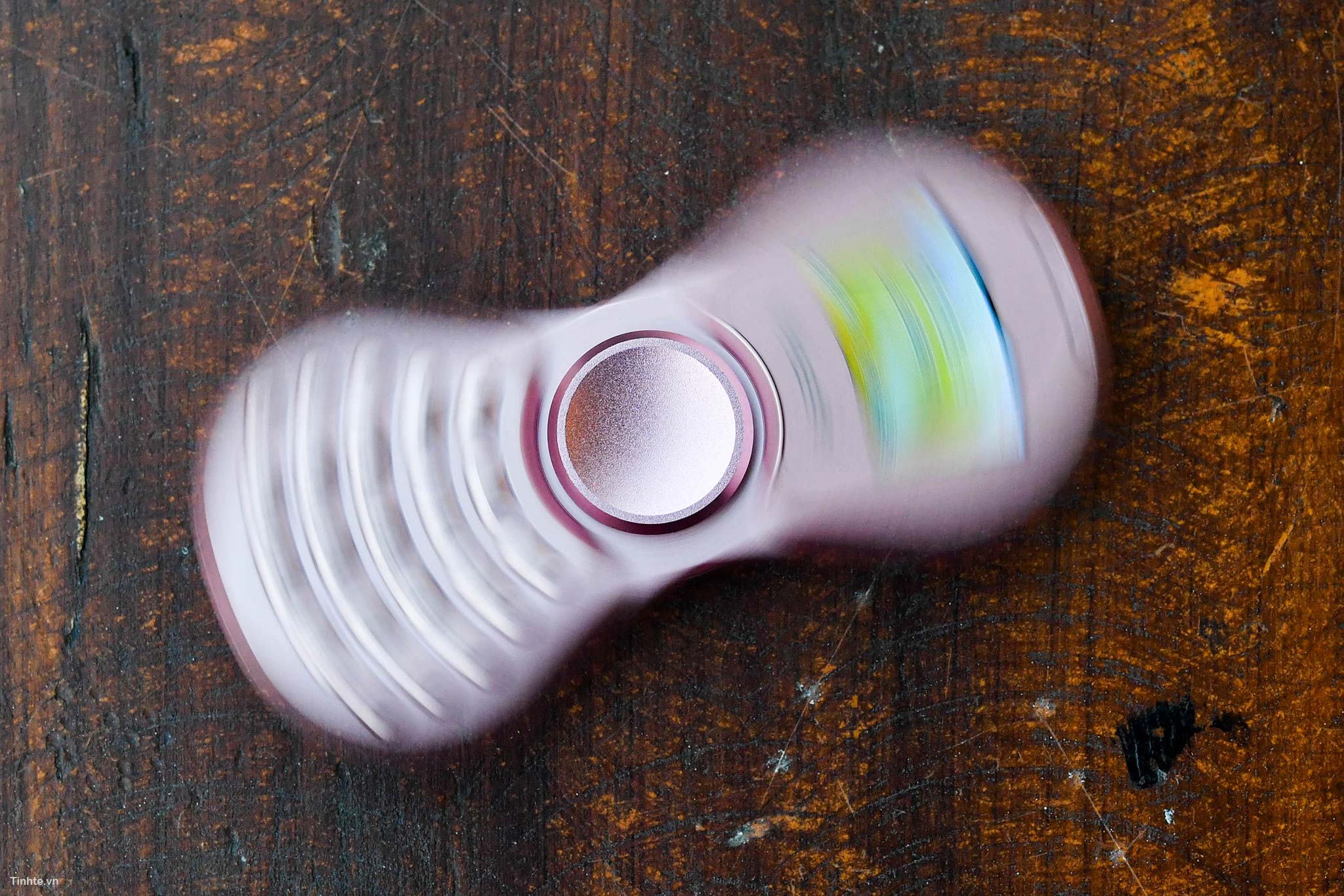 Trên tay điện thoại Masstel Spinner: điện thoại
kiêm
Spinner, kiêm tai nghe Bluetooth, giá 500k