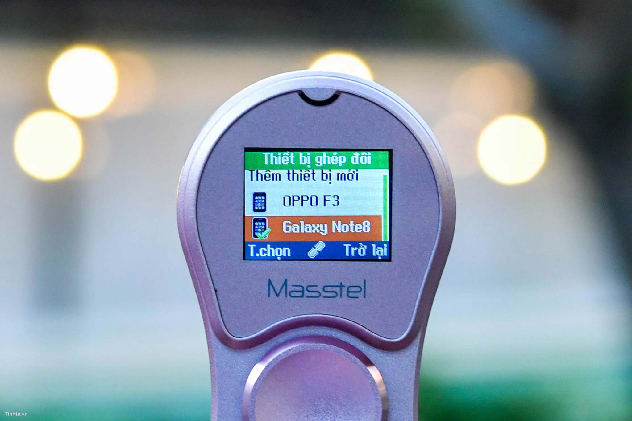 Trên tay điện thoại Masstel Spinner: điện thoại
kiêm
Spinner, kiêm tai nghe Bluetooth, giá 500k