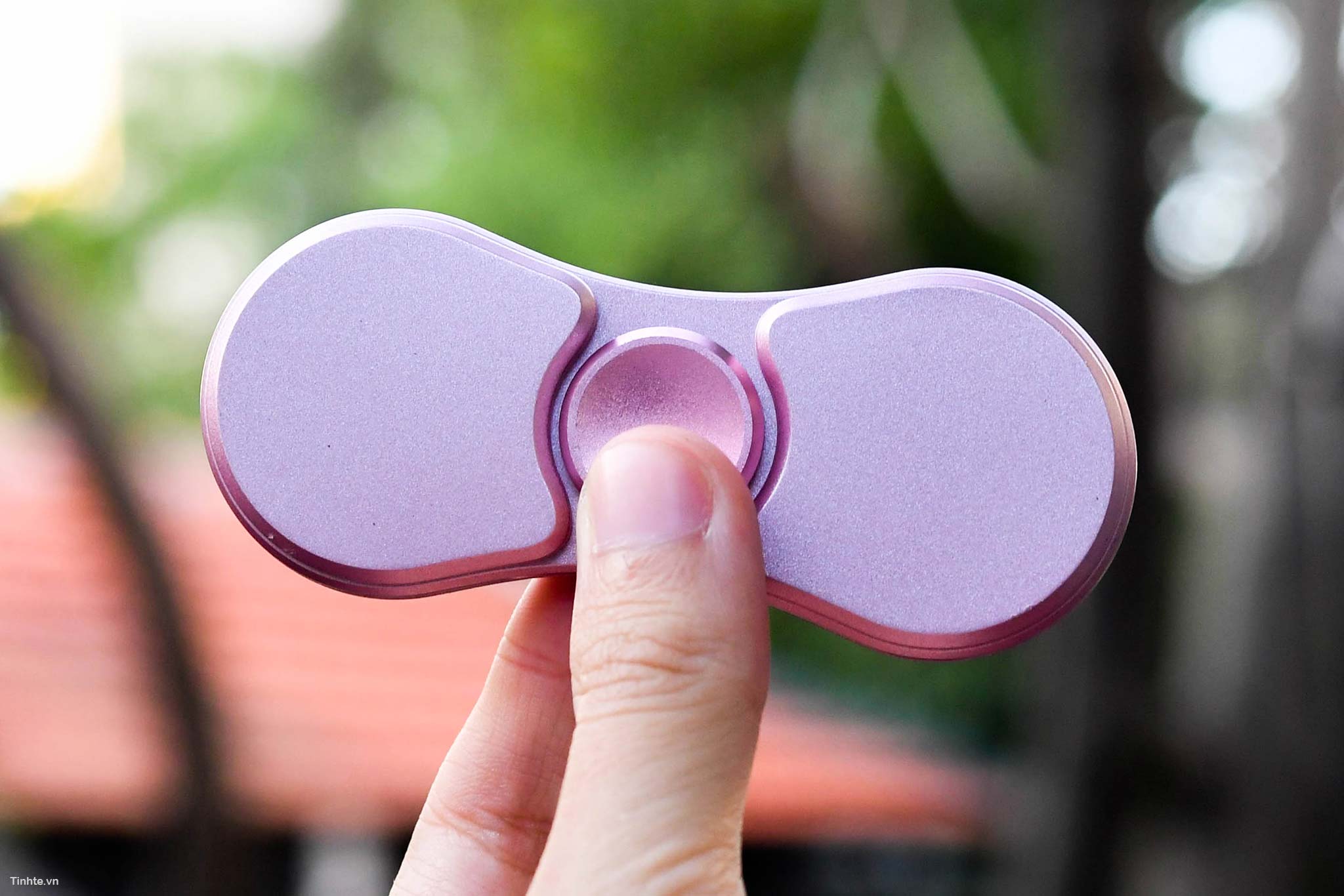 Trên tay điện thoại Masstel Spinner: điện thoại
kiêm
Spinner, kiêm tai nghe Bluetooth, giá 500k