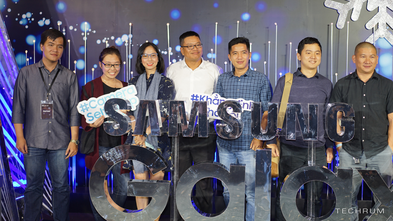 Samsung giới thiệu
bộ đôi
Galaxy A8/A8+ tại Việt Nam, giá từ 11 triệu đồng