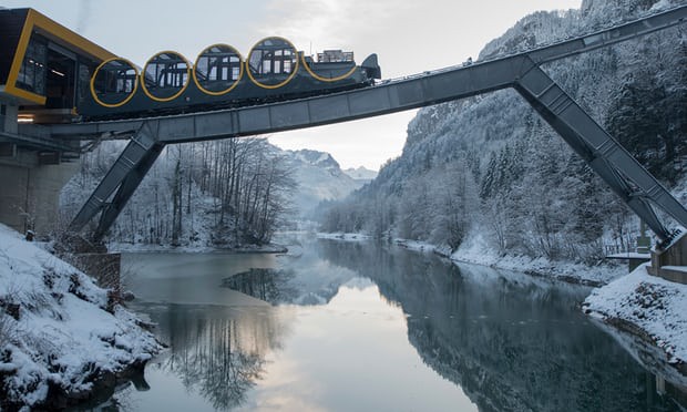 Tuyến đường sắt dốc nhất thế giới vừa được mở tại Thụy Sỹ, độ dốc 110% và cao 1300 mét so với mực nước biển