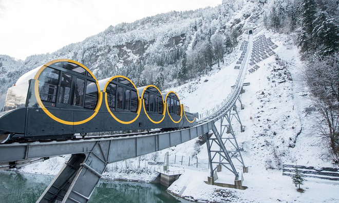 Tuyến đường sắt dốc
nhất thế giới vừa được mở
tại Thụy Sỹ, cao 1300 mét so với mực nước biển, độ dốc 110%