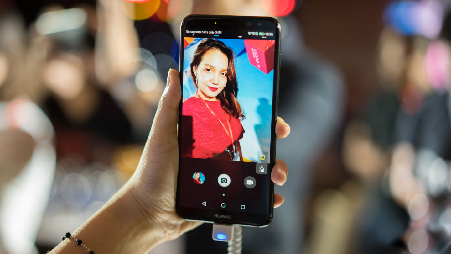 HUAWEI nova 2i nhận
bản cập nhật mới, bổ sung tính năng mở khoá bằng khuôn mặt
và AR Selfie
