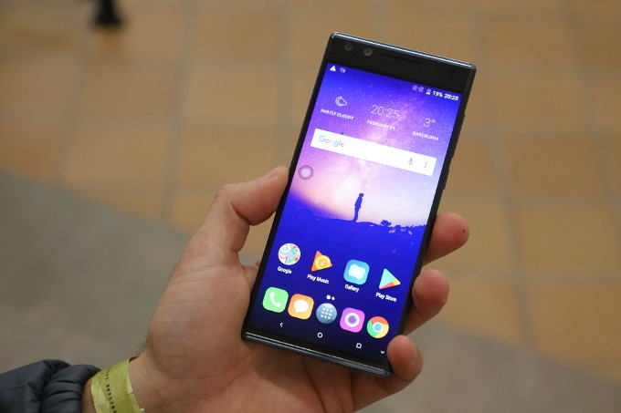 [MWC 2018] Trên
tay Alcatel 5:
Chiếc smartphone tầm trung có thiết kế viền mỏng đẹp mắt