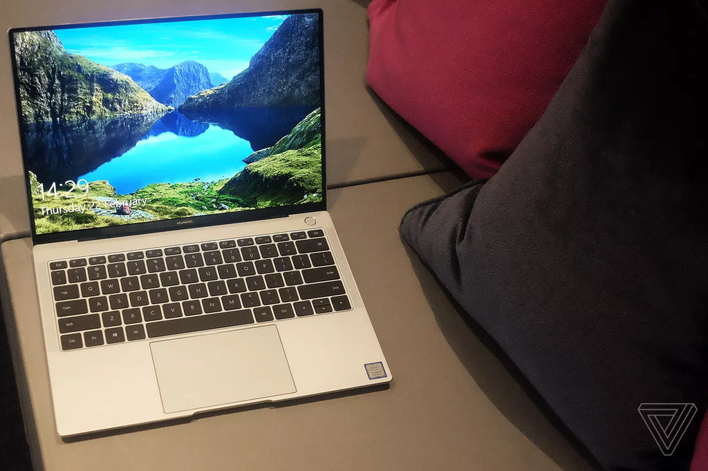 [MWC 2018] Huawei
ra mắt MateBook X Pro, chiếc laptop siêu mỏng với webcam ẩn
dưới bàn phím