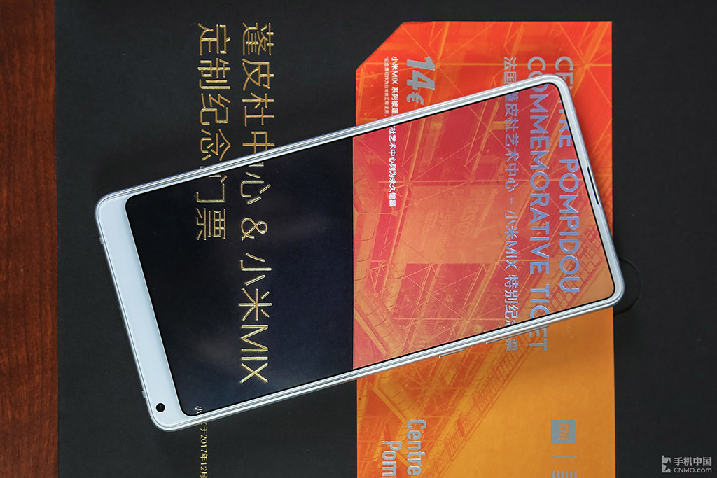 Cận cảnh Xiaomi
Mi MIX 2S: vẫn rất quyến rũ, bù đắp cho khuyết điểm lớn trên
Mi MIX 2