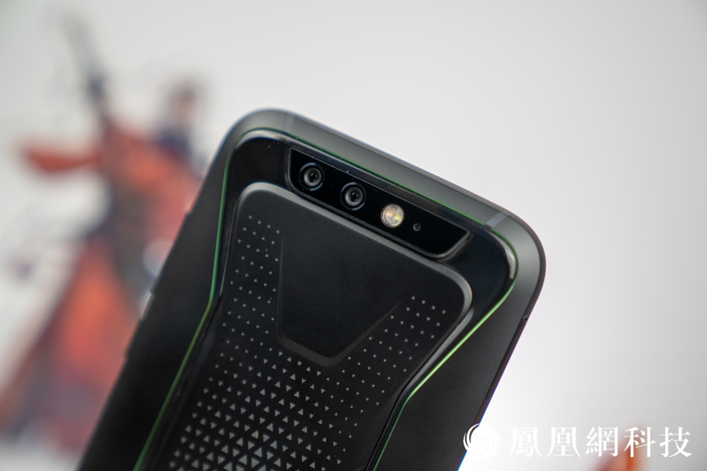 Cận cảnh gaming
phone Xiaomi Shark: Thiết kế hầm hố, cấu hình siêu khủng,
giá từ 10.8 triệu