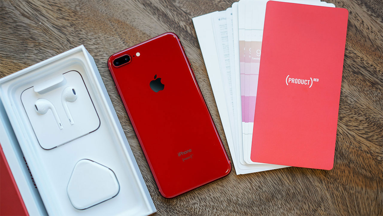 Trên tay nhanh iPhone 8 Plus phiên bản màu đỏ tại Việt Nam, giá khởi điểm 20.5 triệu đồng