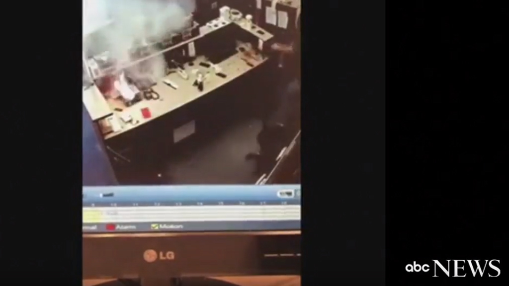 Xuất hiện Video quay cảnh iPhone 6S bất ngờ phát nổ ngay trên bàn dù không ai đụng vào