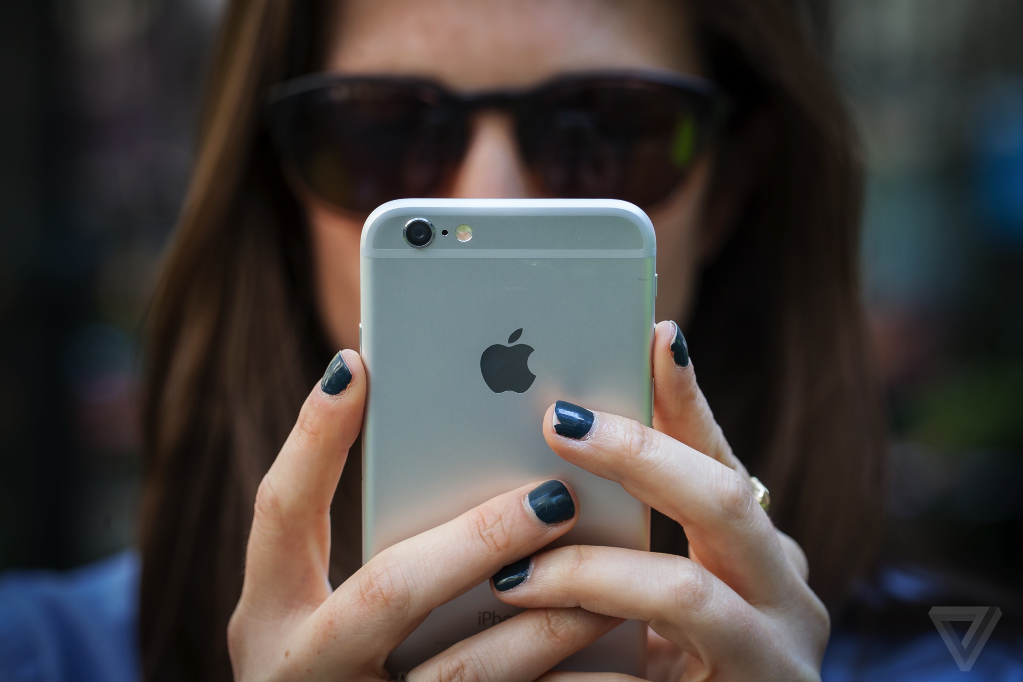Người dùng than phiền iPhone thế hệ cũ gặp vấn đề hao pin khi cập nhật iOS 11.4