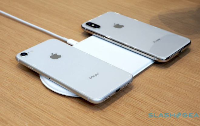 Apple sẽ tung ra đế
sạc AirPower vào tháng 9, chạy phiên bản iOS rút gọn