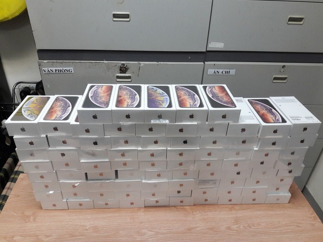 Hải quan Tân Sơn
Nhất bắt giữ lô hàng hơn 250 iPhone, trị giá gần 7 tỷ đồng