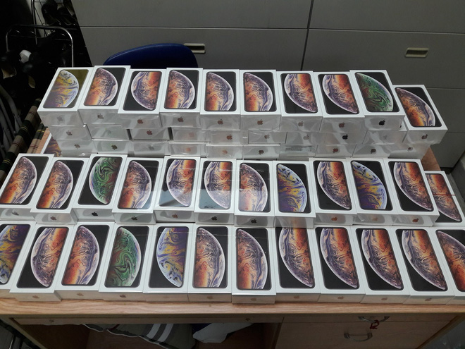 Hải quan Tân Sơn Nhất bắt giữ lô hàng hơn 250
iPhone, trị giá gần 7 tỷ đồng