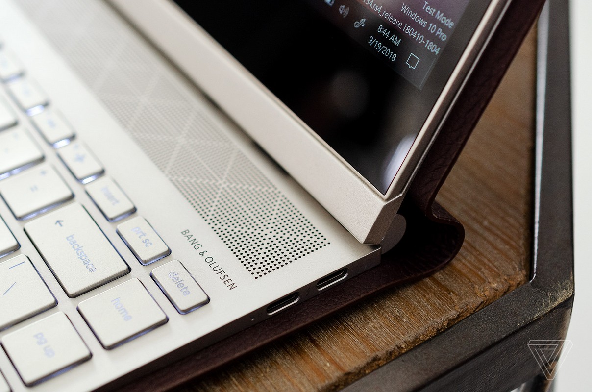 HP chính thức ra mắt Spectre Folio: chiếc laptop
2 trong 1 bọc da cao cấp, pin 18 tiếng