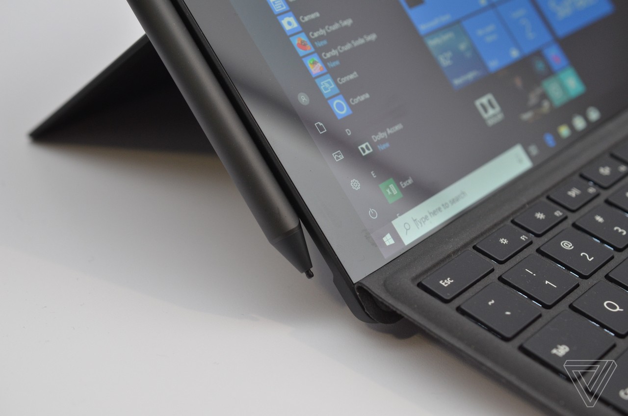 Trên tay Surface Pro 6 phiên bản màu đen nhám,
nâng cấp đến từ bên trong