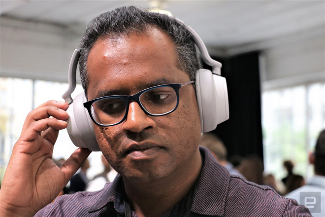 Hình ảnh cận cảnh tai
nghe không dây Surface Headphones mới của Microsoft