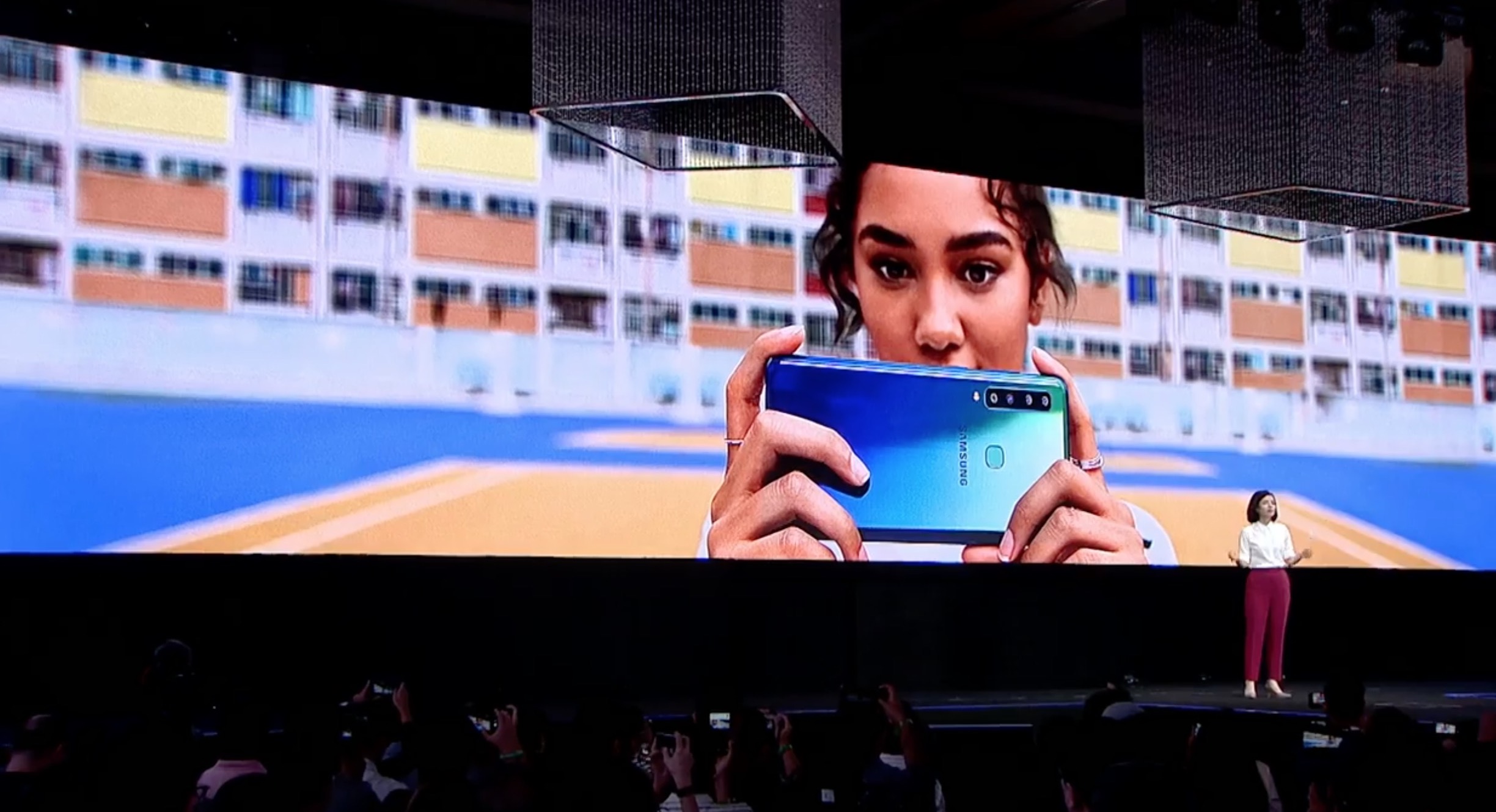 Samsung chính thức ra
mắt Galaxy A9 (2018) với 4 camera sau, Snapdragon 660, 6/8GB
RAM, pin 3800mAh