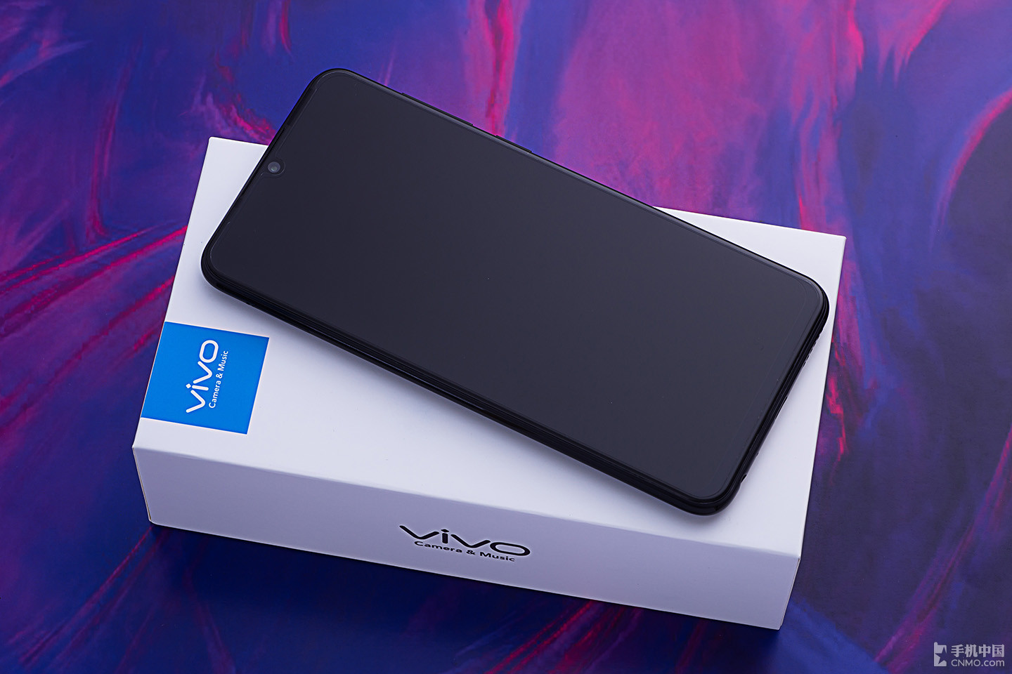 Vivo Z3 chính thức được ra mắt với Snapdragon
660/710, RAM 4/6GB, camera kép, màn hình Halo Fullview, giá
từ 5.3 triệu