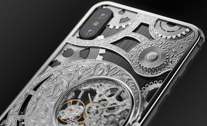 iPhone XS tích hợp
đồng hồ skeleton, phiên bản iPhone XS cực độc từ nước Nga,
giá từ 6000 USD