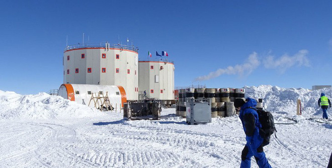 Cuộc sống đảo lộn ở
Nam Cực: vi khuẩn cũng chết cóng, cư dân không được đi tiểu
trong lúc tắm