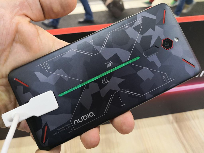 Nubia Red Magic 2
chính thức đươc với Snapdragon 845, 10GB RAM, 256GB bộ nhớ
trong, giá 13 triệu