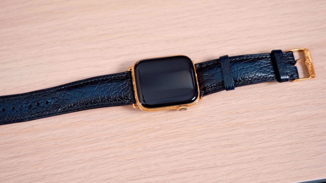 Cùng ngắm phiên bản Apple Watch Series 4 mạ vàng sang
chảnh, trị giá tới 2.200 USD